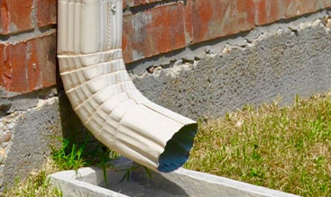 Gutter Repair Services in Franklin, TN 2 Franklin homeowners trust us to repair gutters damaged by storms, heavy rain, and falling leaves. Franklin homeowners rely on our gutter repair services to fix leaks, sagging gutters, and drainage failures caused by Heavy Rain and seasonal storms. Our expert team fixes leaks, sagging, and clogs quickly, keeping water flowing safely away from your home and protecting your foundation year-round.