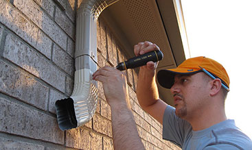 Gutter Repair Services in Franklin, TN 3 Franklin homeowners trust us to repair gutters damaged by storms, heavy rain, and falling leaves. Franklin homeowners rely on our gutter repair services to fix leaks, sagging gutters, and drainage failures caused by Heavy Rain and seasonal storms. Our expert team fixes leaks, sagging, and clogs quickly, keeping water flowing safely away from your home and protecting your foundation year-round.
